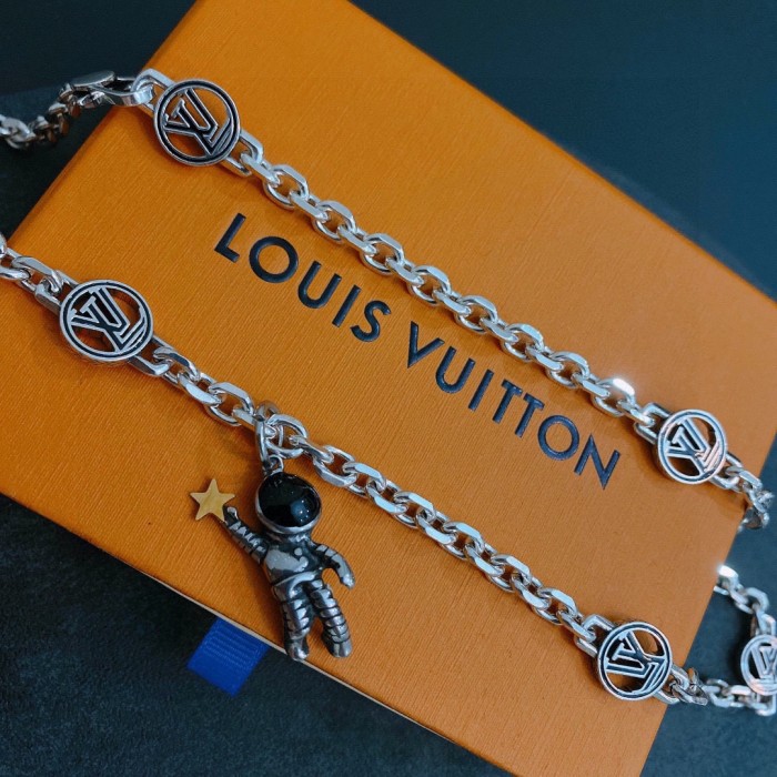 Louis Vuitton Luxury Men Womens Necklace