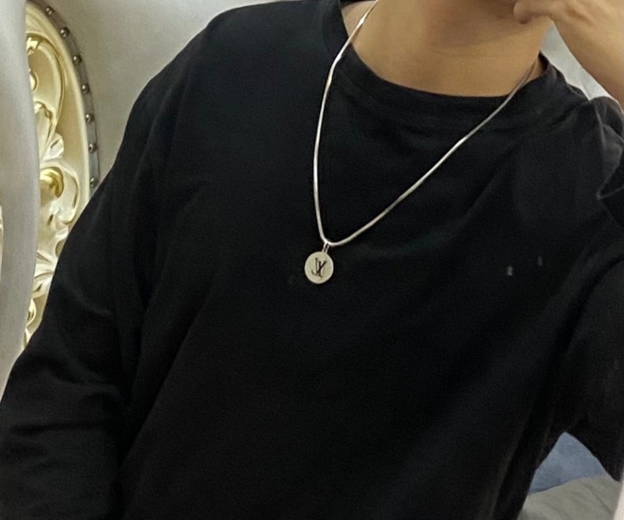 Louis Vuitton Luxury Men Womens Necklace