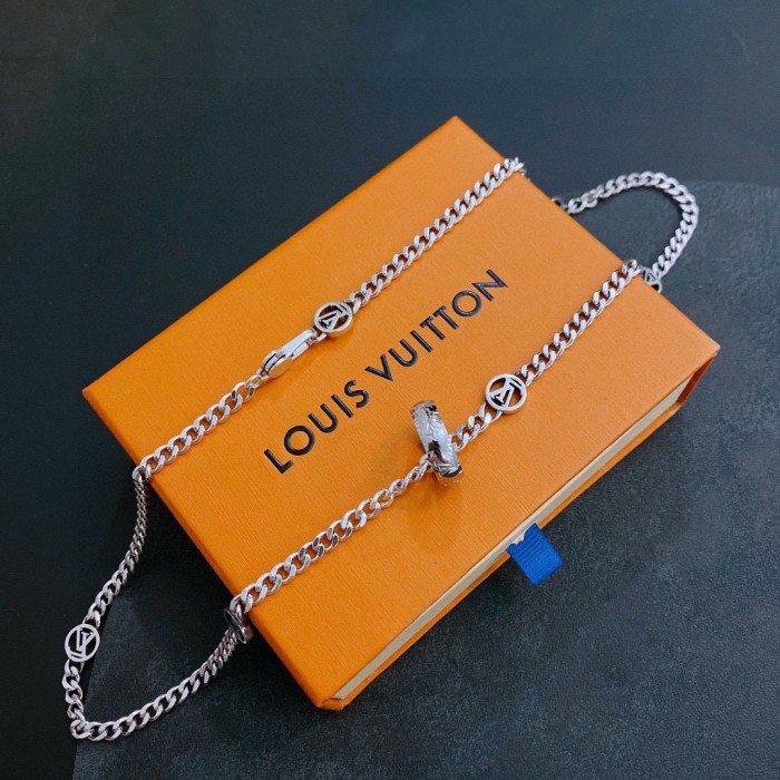 Louis Vuitton Luxury Men Womens Necklace