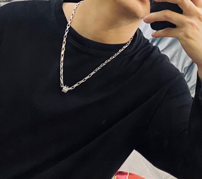 Louis Vuitton Luxury Men Womens Necklace