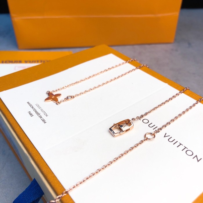 Louis Vuitton Luxury Men Womens Necklace Bracelet