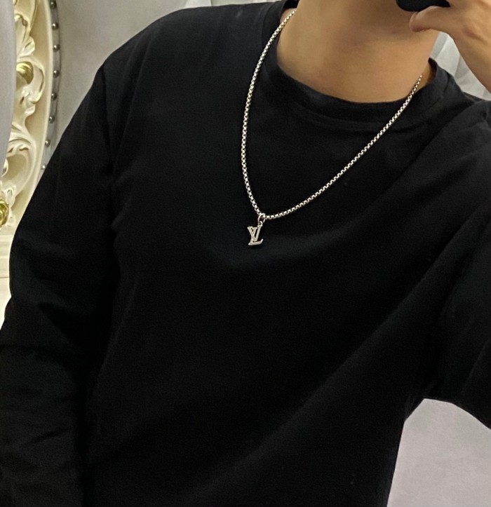 Louis Vuitton Luxury Men Womens Necklace