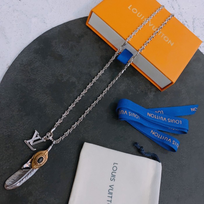 Louis Vuitton Luxury Men Womens Necklace