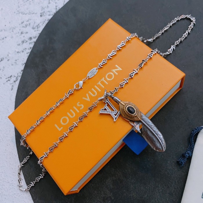 Louis Vuitton Luxury Men Womens Necklace