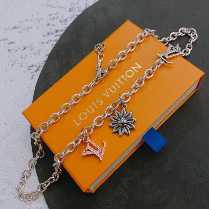 Louis Vuitton Luxury Men Womens Necklace
