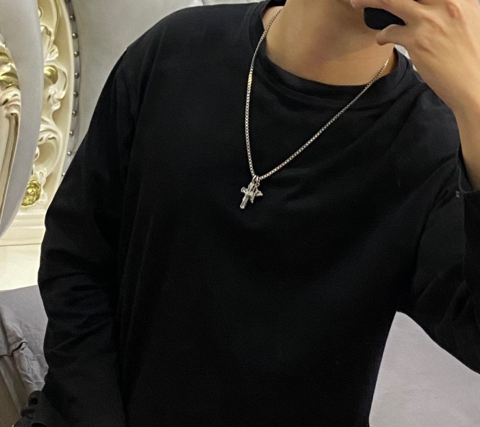 Louis Vuitton Luxury Men Womens Necklace