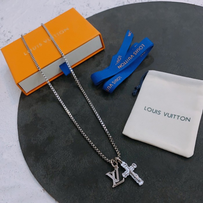 Louis Vuitton Luxury Men Womens Necklace