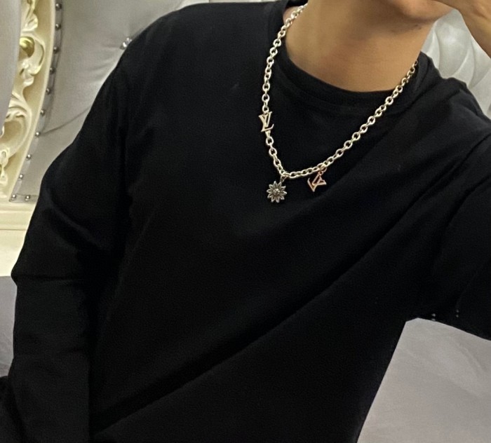 Louis Vuitton Luxury Men Womens Necklace