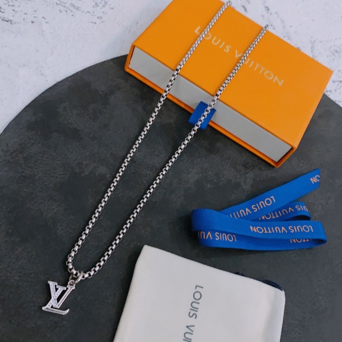 Louis Vuitton Luxury Men Womens Necklace