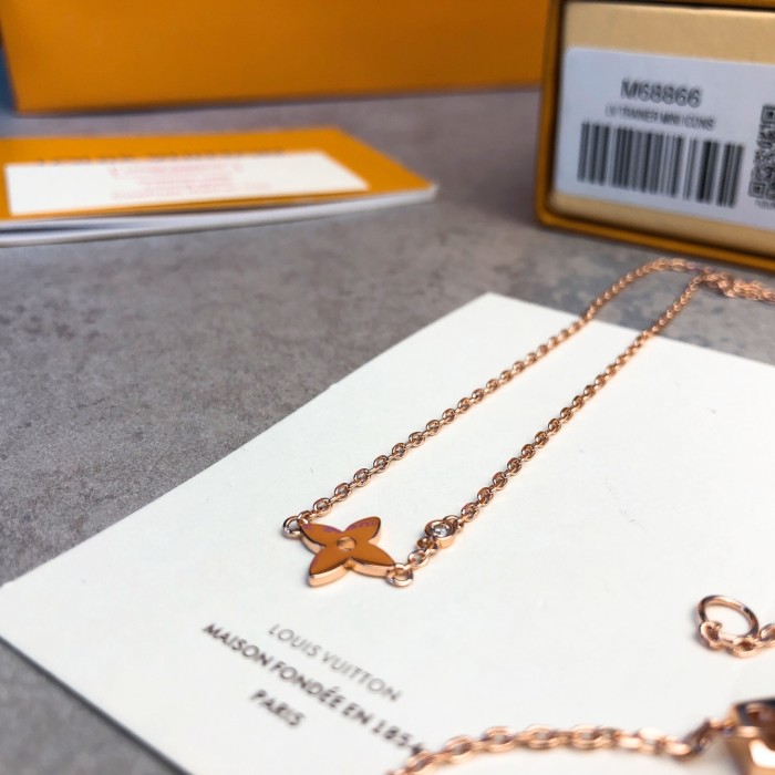 Louis Vuitton Luxury Men Womens Necklace Bracelet