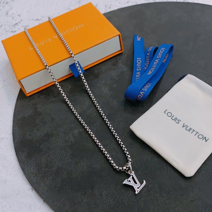Louis Vuitton Luxury Men Womens Necklace