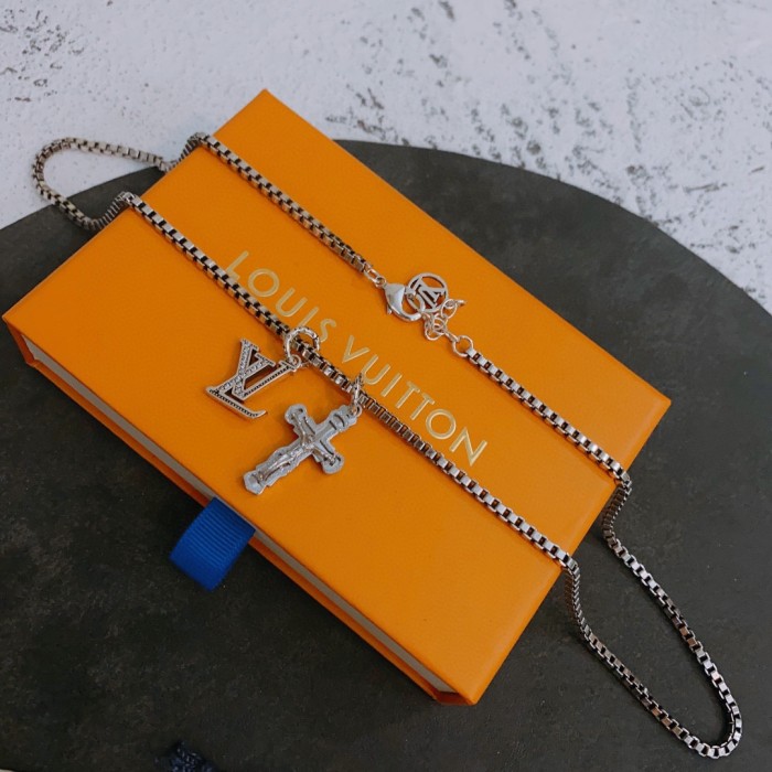Louis Vuitton Luxury Men Womens Necklace