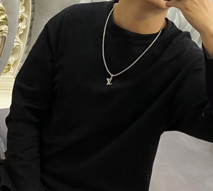 Louis Vuitton Luxury Men Womens Necklace