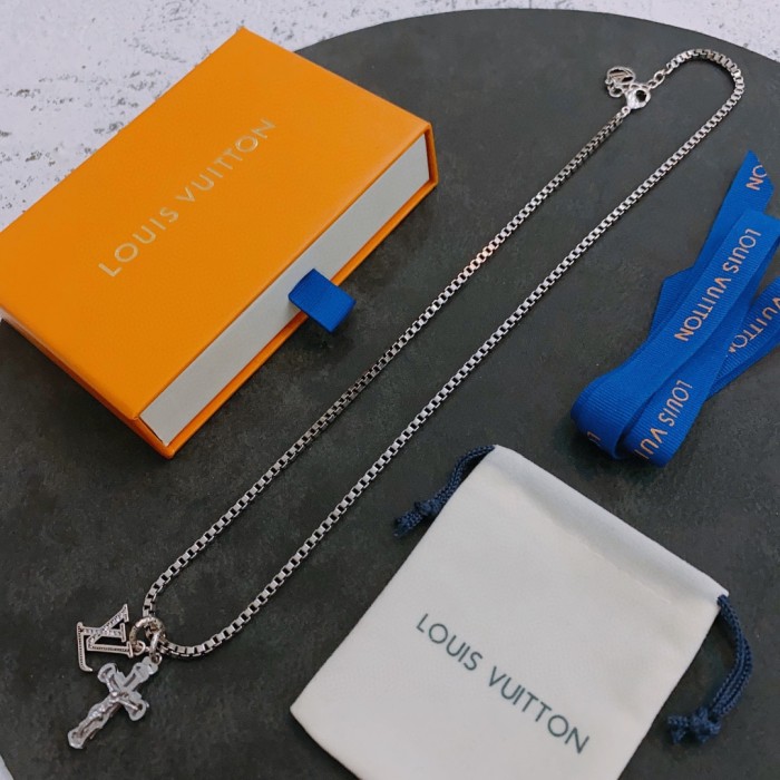 Louis Vuitton Luxury Men Womens Necklace