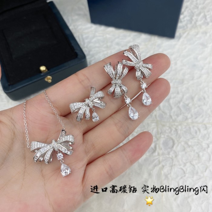 Graff Luxury Womens Earrings with Original Box