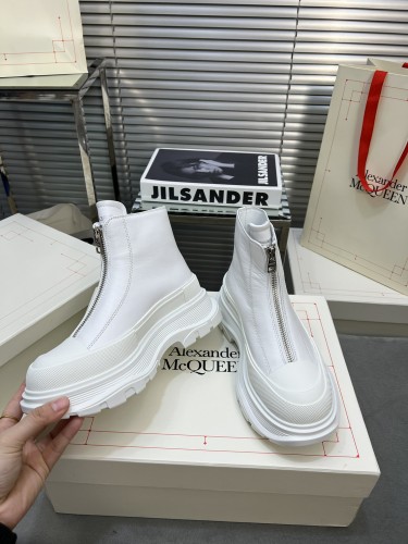 Alexander McQueen Womens Shoes Boots Fashion Design Luxury Brand Tread Slick Chelsea Boot Whatsapp【+1-3239614486】