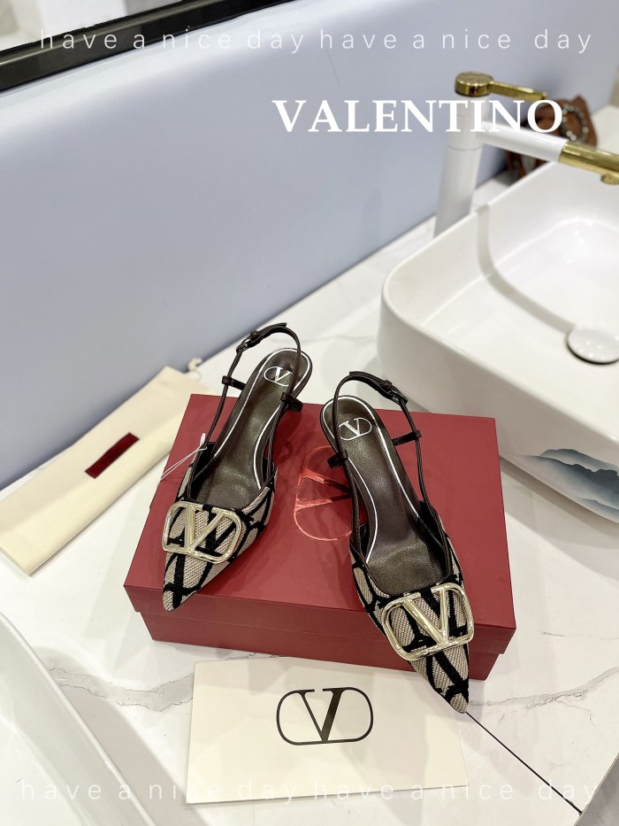 Valentino Garavani Women Fashion Shoes Pumps Luxury Brand Vlogo Signature Calfskin with Original Box 4cm Heel