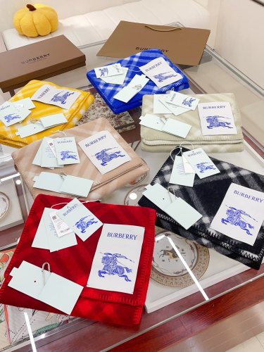Burberry Scarves Men Womens Fashion Scarf Check Wool Scarf with Original Box Whatsapp【+1-3239614486】
