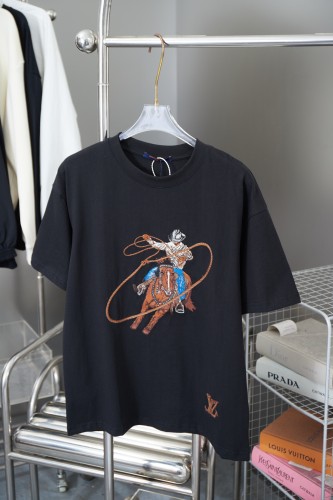 Louis Vuitton Luxury Brand Men Womens Short Sleeve T-Shirt Graphic Embroidered Cotton T-Shirt 1AFXNO Whatsapp 【+1-3239614486】