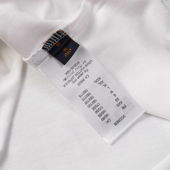 Louis Vuitton Luxury Brand Men Womens Short Sleeve T-Shirt Signature Short-Sleeved T-Shirt Whatsapp 【+1-3239614486】