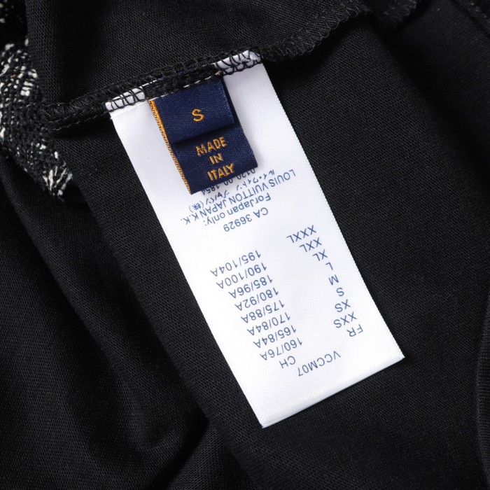 Louis Vuitton Luxury Brand Men Womens Long Sleeve T-Shirt Whatsapp 【+1-3239614486】