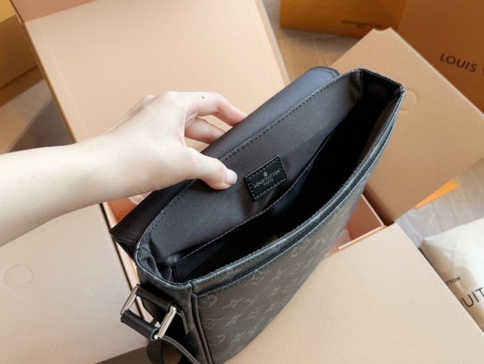 Louis Vuitton Mens Bags Fashion Type Shoulder Messenger Bags Luxury Brand Black DISTRICT PM M45272 with Original Box whatsapp【+1-3239614486】