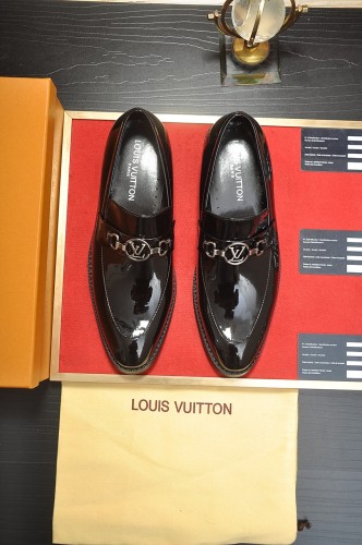 Louis Vuitton Men Shoes Dress Shoes Fashion Luxury Brand Mens Casual Shoes with Original Box whatsapp 【+1-3239614486】