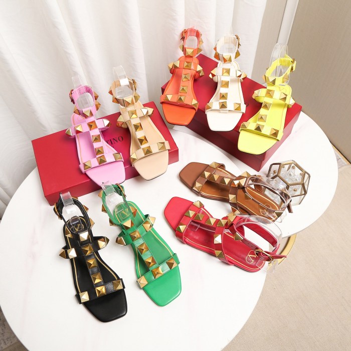 Valentino Women Shoes Mule Sandals Pointed Toe Slippers ROMAN STUD SLIDE SANDAL IN QUILTED NAPPA with Original Box Whatsapp【+1-3239614486】