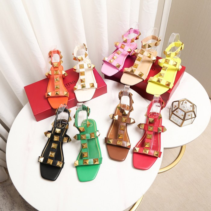Valentino Women Shoes Mule Sandals Pointed Toe Slippers ROMAN STUD SLIDE SANDAL IN QUILTED NAPPA with Original Box Whatsapp【+1-3239614486】