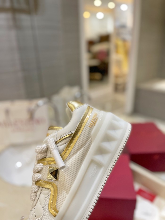 Valentino Womens Mens Unisex Shoes Sneakers Leather Luxury Brand Valentino Garavani Freedots XL calfskin leather trainer with Original Box Whatsapp【+1-3239614486】