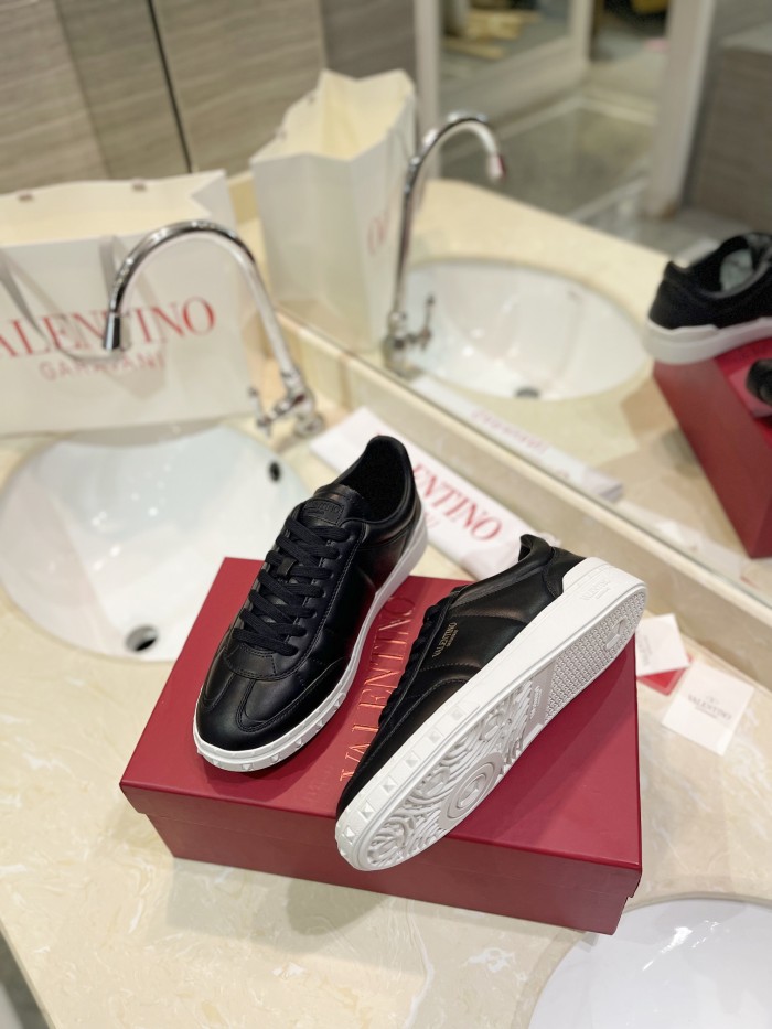 Valentino Womens Mens Unisex Shoes Sneakers Leather Luxury Brand Valentino Garavani Freedots XL calfskin leather trainer with Original Box Whatsapp【+1-3239614486】