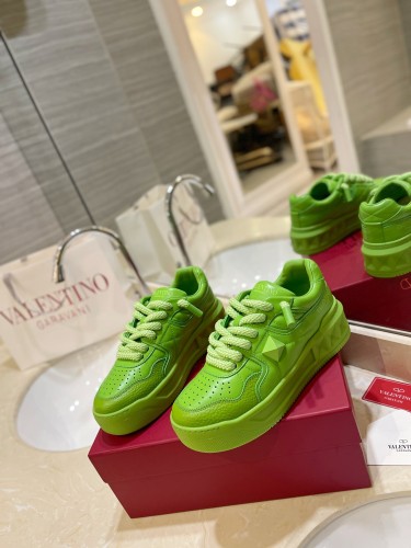 Valentino Womens Mens Unisex Shoes Sneakers Leather Luxury Brand Valentino Garavani Freedots XL calfskin leather trainer with Original Box Whatsapp【+1-3239614486】