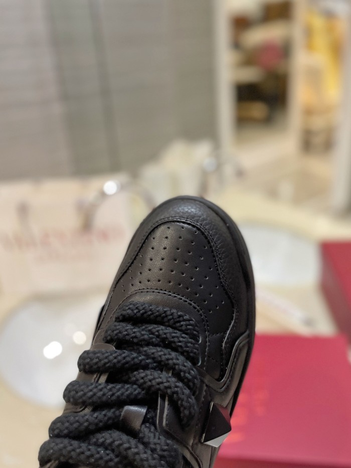 Valentino Womens Mens Unisex Shoes Sneakers Leather Luxury Brand Valentino Garavani Freedots XL calfskin leather trainer with Original Box Whatsapp【+1-3239614486】