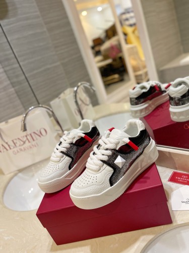 Valentino Womens Mens Unisex Shoes Sneakers Leather Luxury Brand Valentino Garavani Freedots XL calfskin leather trainer with Original Box Whatsapp【+1-3239614486】