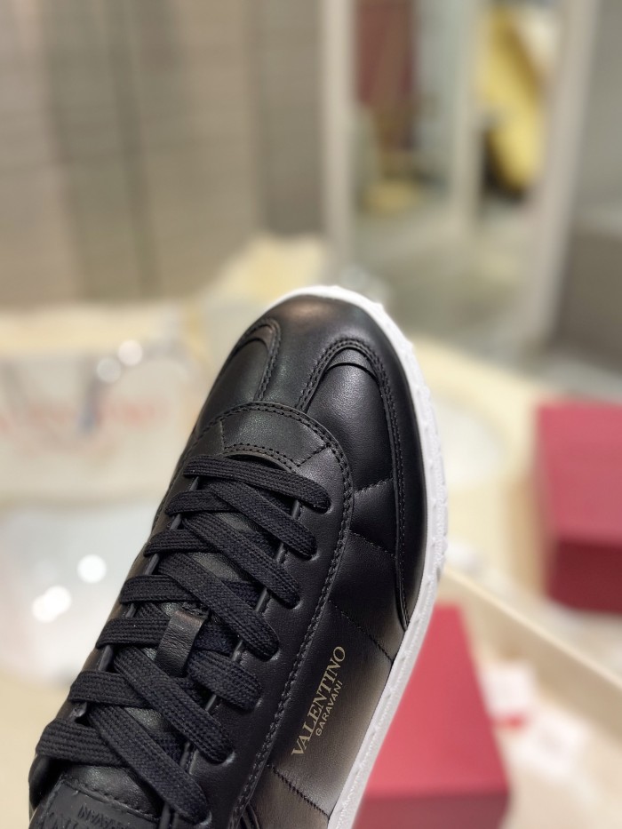 Valentino Womens Mens Unisex Shoes Sneakers Leather Luxury Brand Valentino Garavani Freedots XL calfskin leather trainer with Original Box Whatsapp【+1-3239614486】