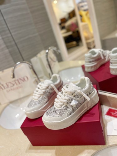 Valentino Womens Mens Unisex Shoes Sneakers Leather Luxury Brand Valentino Garavani Freedots XL calfskin leather trainer with Original Box Whatsapp【+1-3239614486】