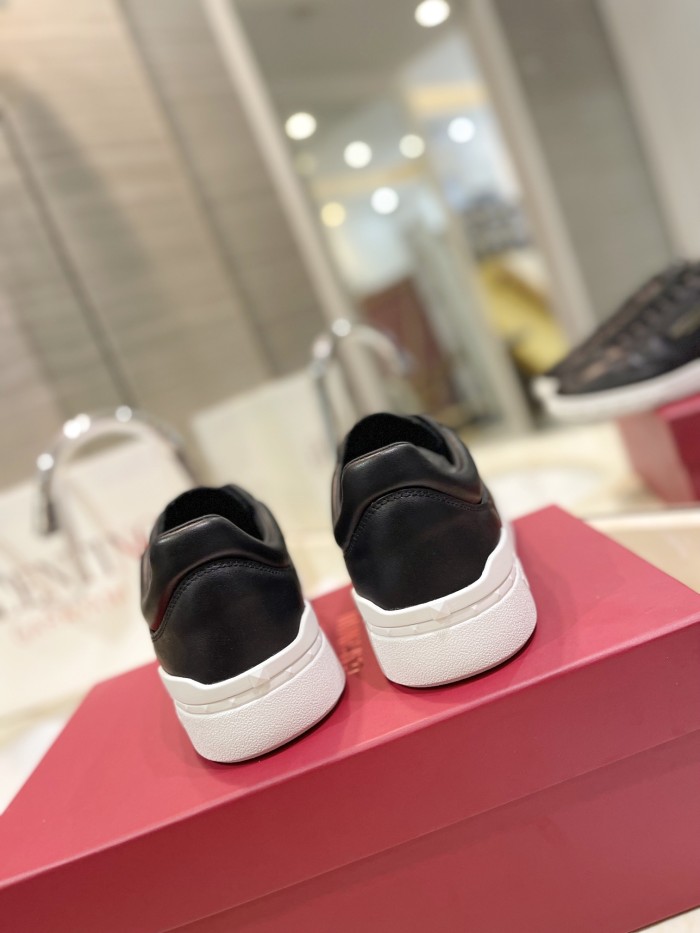 Valentino Womens Mens Unisex Shoes Sneakers Leather Luxury Brand Valentino Garavani Freedots XL calfskin leather trainer with Original Box Whatsapp【+1-3239614486】