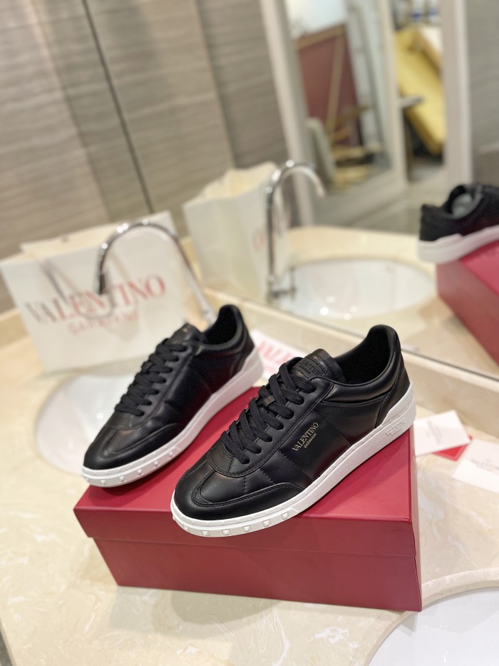 Valentino Womens Mens Unisex Shoes Sneakers Leather Luxury Brand Valentino Garavani Freedots XL calfskin leather trainer with Original Box Whatsapp【+1-3239614486】