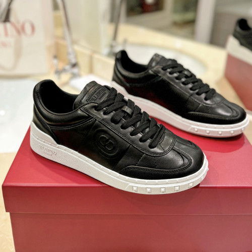 Valentino Womens Mens Unisex Shoes Sneakers Leather Luxury Brand Valentino Garavani Freedots XL calfskin leather trainer with Original Box Whatsapp【+1-3239614486】