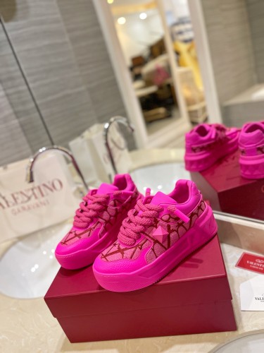 Valentino Womens Mens Unisex Shoes Sneakers Leather Luxury Brand Valentino Garavani Freedots XL calfskin leather trainer with Original Box Whatsapp【+1-3239614486】