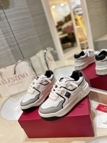 Valentino Womens Mens Unisex Shoes Sneakers Leather Luxury Brand Valentino Garavani Freedots XL calfskin leather trainer with Original Box Whatsapp【+1-3239614486】
