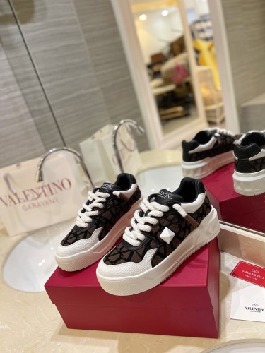 Valentino Womens Mens Unisex Shoes Sneakers Leather Luxury Brand Valentino Garavani Freedots XL calfskin leather trainer with Original Box Whatsapp【+1-3239614486】