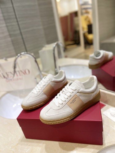 Valentino Womens Mens Unisex Shoes Sneakers Leather Luxury Brand Valentino Garavani Freedots XL calfskin leather trainer with Original Box Whatsapp【+1-3239614486】