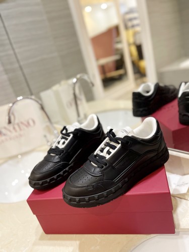 Valentino Womens Mens Unisex Shoes Sneakers Leather Luxury Brand Valentino Garavani Freedots XL calfskin leather trainer with Original Box Whatsapp【+1-3239614486】