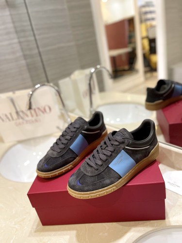 Valentino Womens Mens Unisex Shoes Sneakers Leather Luxury Brand Valentino Garavani Freedots XL calfskin leather trainer with Original Box Whatsapp【+1-3239614486】