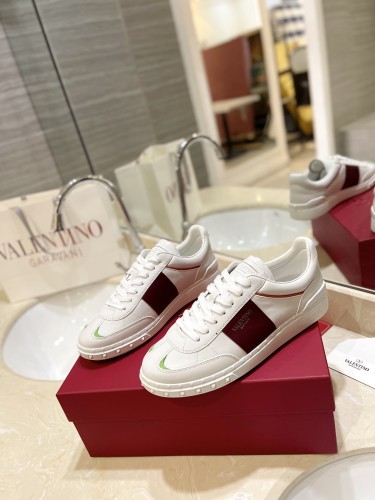 Valentino Womens Mens Unisex Shoes Sneakers Leather Luxury Brand Valentino Garavani Freedots XL calfskin leather trainer with Original Box Whatsapp【+1-3239614486】