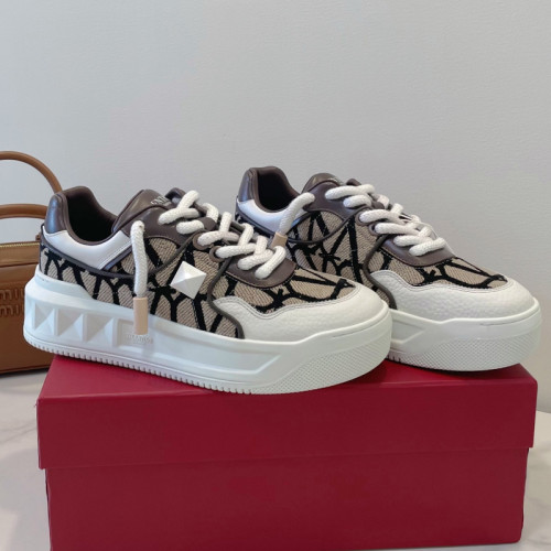 Valentino Womens Mens Unisex Shoes Sneakers Leather Luxury Brand Valentino Garavani Freedots XL calfskin leather trainer with Original Box Whatsapp【+1-3239614486】