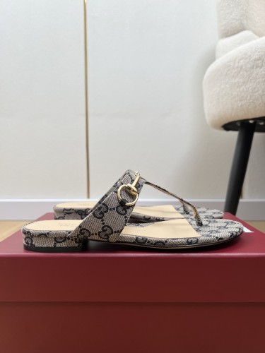 Gucci Womens Shoes Slippers Luxury Brand Fashion WOMEN'S THONG SANDAL WITH HORSEBIT ‎816590 C9D00 1000 with Original Box whatsapp【+1-3239614486】