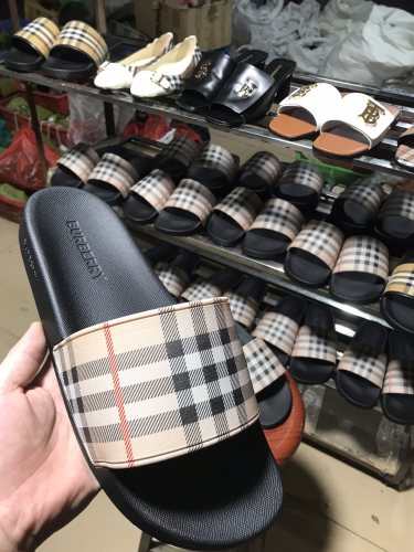 Burberry Mens Shoes Slippers Casual Design Mens Slide Luxury Brand Burberry Vintage Check Slide Men with Original Box whatsapp 【+1-3239614486】