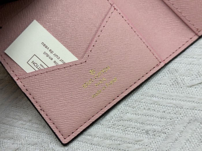 Louis Vuitton Mens Womens Wallets Passport Cover Luxury Brand Fashion Type M12237 Wallet with Original Box whatsapp 【+1-3239614486】